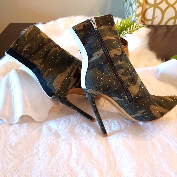 Camo Rhinestone Stiletto Sock Bootie by Steve Madden: Size 7 - Picture 2 of 10